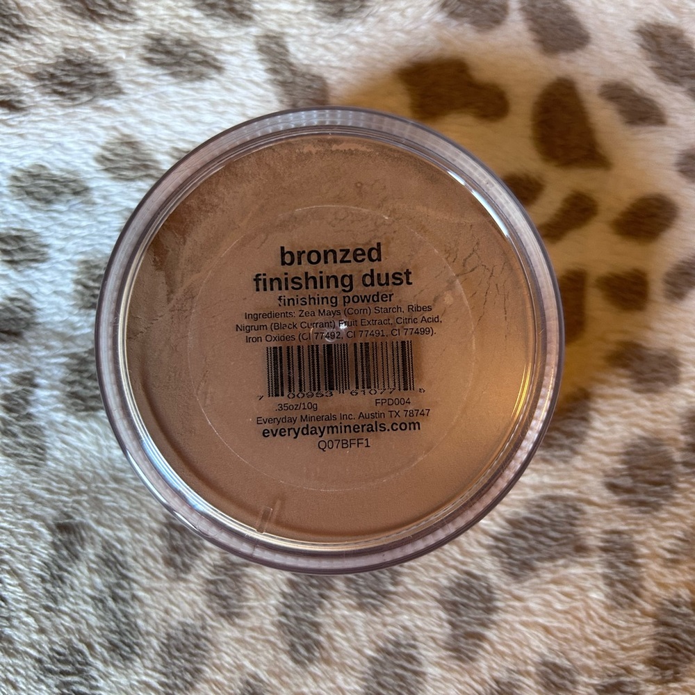 🔥SALE🔥 Everyday Minerals Bronzed Finishing Dust- Discontinued! 😱
